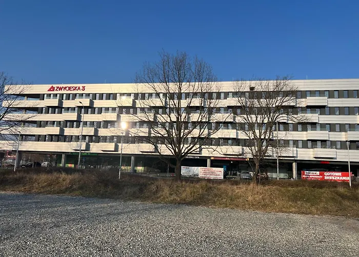 - Zwycieska Free Garage 아파트